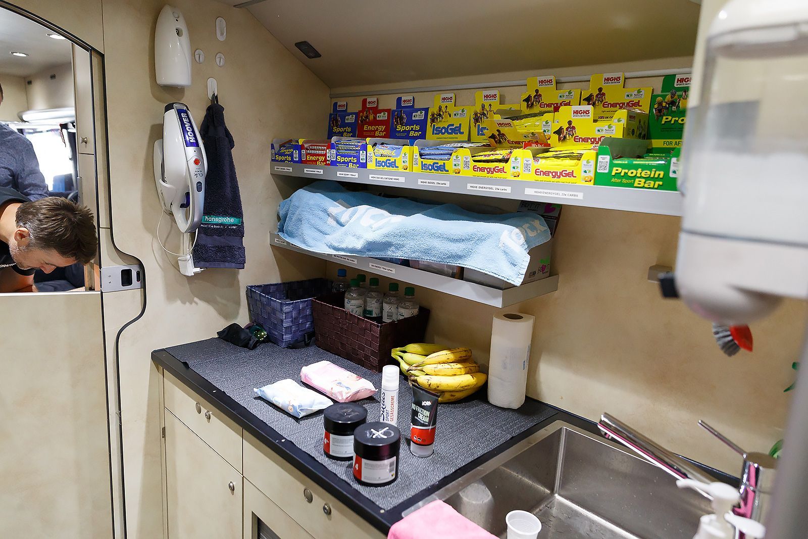 Pohledy do zákulisí Tour de France: týmový autobus stáje Bora