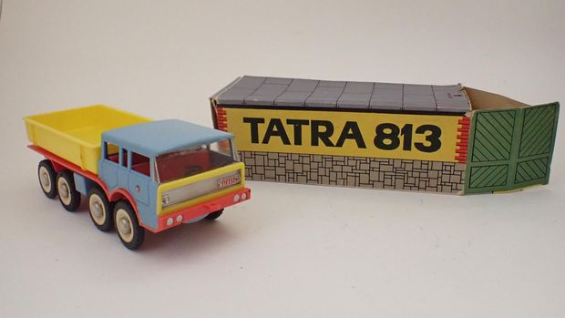 Cena překvapila všechny. Plastová socialistická Tatra se prodala za neskutečný balík