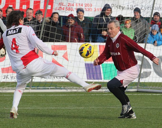 Fotbalisté se i poslední den v roce měnili na míčové kouzelníky.