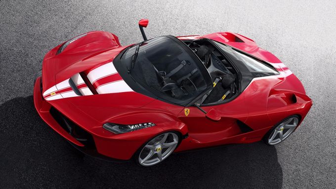 Ferrari LaFerrari Aperta automobilka nabízela pouze vybraným klientům. Jen poslední vyrobený kus si mohli zákazníci pořídit "pouze" díky tomu, že nabídnou nejvyšší cenu.