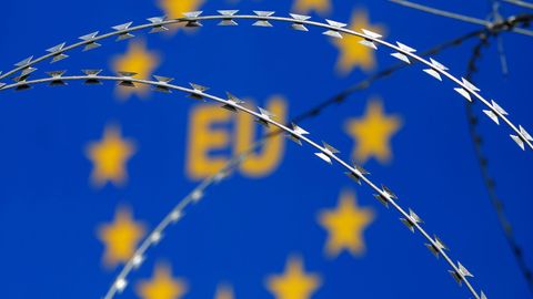 Referendum o vystoupení z EU? Stažení návrhu zákona je diskriminace, říká komunista Dolejš