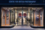 Koncem ledna letošního roku bylo otevřeno nové Centrum pro britskou fotografii v Londýně. Vedle Photographer’s Gallery se tak jedná o druhé významné centrum zaměřené na soudobá fotografická umění. Vstup je zdarma.