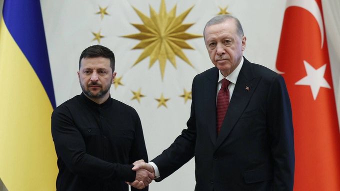 Zelenskyj na jednání s tureckým protějškem Erdoganem. 15. května 2025, Istanbul.