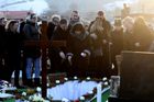 Kdo sahá na životy novinářů, sahá na svobodu Slovenska. Lidé se rozloučili se zavražděným Kuciakem