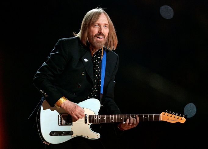 Tom Petty při vystoupení během přestávky Super Bowlu v roce 2008.