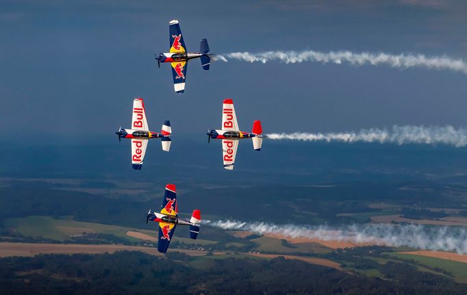 Flying Bulls: oslavy šedesáti let akrobatické skupiny