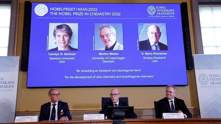 Nobelovu cenu za chemii získali dva Američané a Dán za molekulární výzkum; Zdroj foto: TT News Agency/Christine Olsson via REUTERS