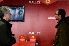E-shopu Mall.cz odcizili hackeři hesla k stovkám tisíc starších účtů. Firma je smazala