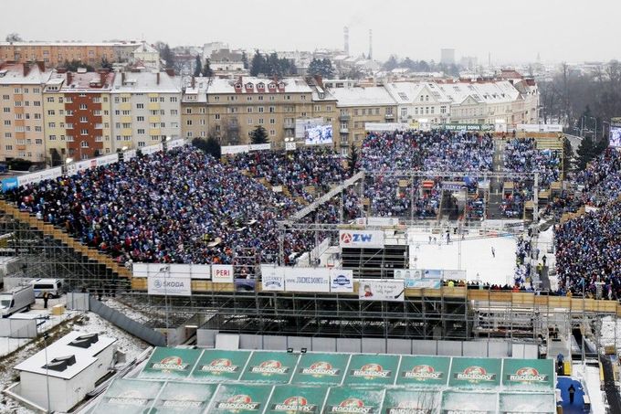 Kometa proti Plzni, Hokejové hry v Brně.