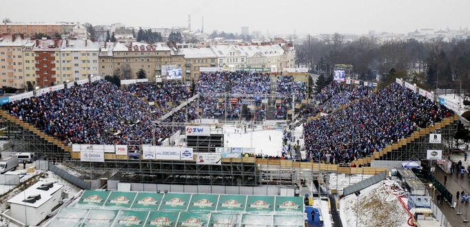 Kometa proti Plzni, Hokejové hry v Brně.