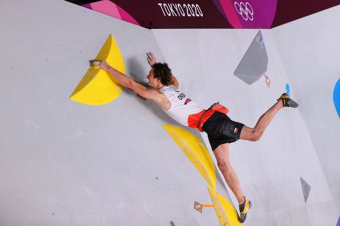 Sportovní lezec Adam Ondra ve finále na OH 2020