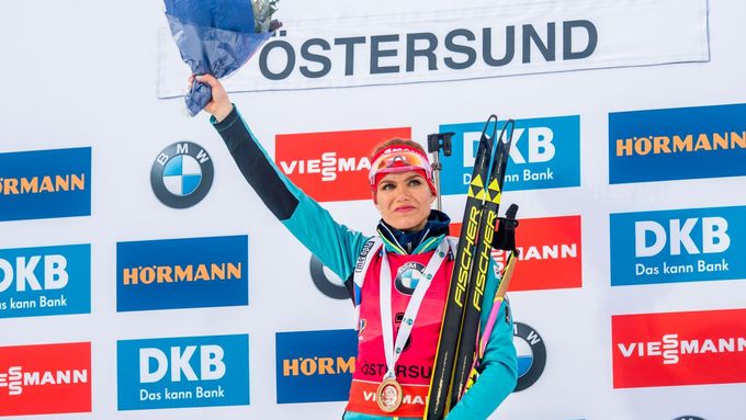 Z Gabriely Koukalové konečně spadla nervozita po rozpačitém začátku závodů Světového poháru v Östersundu přišla v závěrečné stíhačce zlatá tečka.