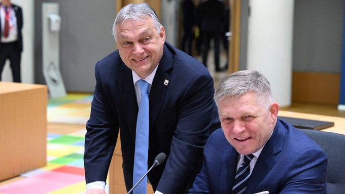 Premiéři Maďarska a Slovenska Viktor Orbán a Robert Fico na summitu Evropské rady 22. března 2024