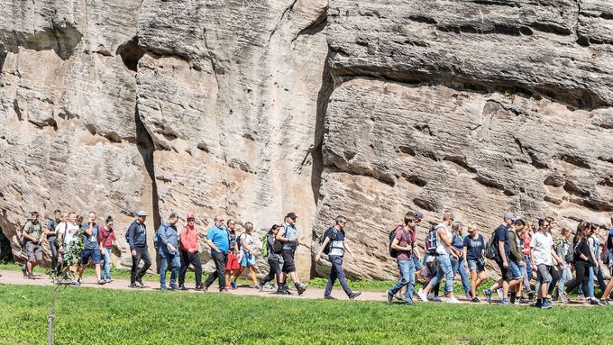 Overturismus: Turistická apokalypsa v Adršpachu během svátku Nanebezetí Panny Marie