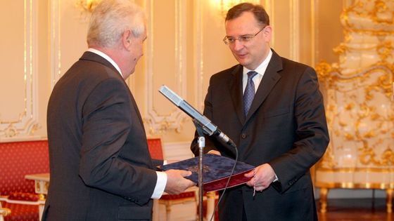 Podávám demisi. Petr Nečas.