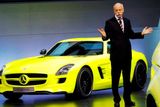 Mercedes-Benz SL E-cell je sporťák, který má místo jediného spalovacího čtyři elektromototory a po celém autě je rozmístěna spousta baterií