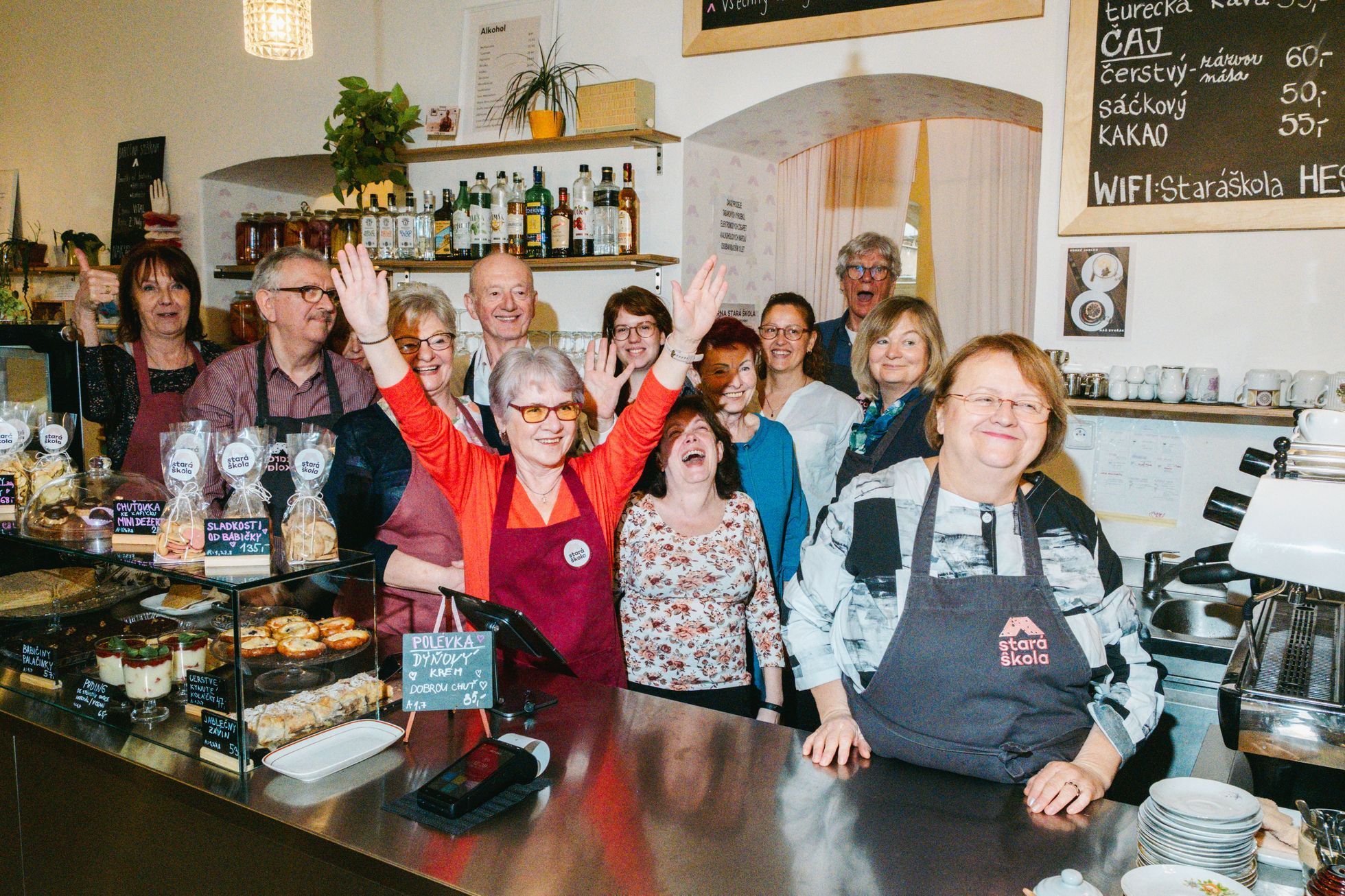 stará škola, kavárna, záchrana, sbírka, peníze, důchodci, senioři