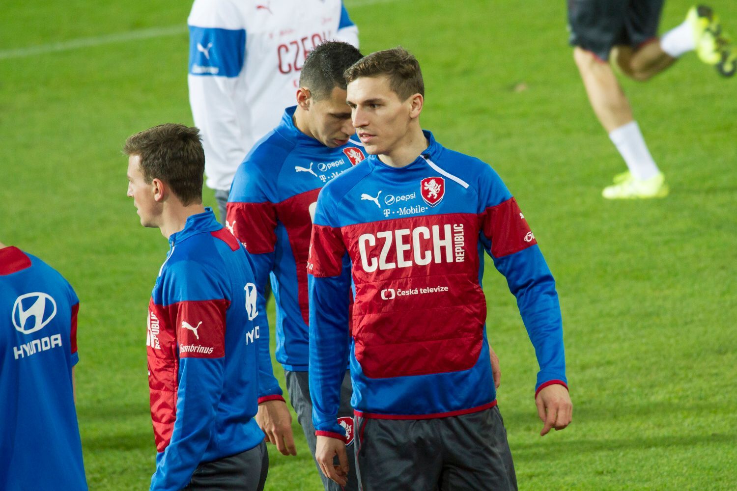 Trénink repre v Ostravě 2015: David Pavelka, za ním Marek Suchý, vlevo Vladimír Darida