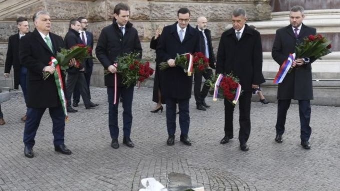 zleva Viktor Orbán (Maďarsko), Sebastian Kurz (Rakousko), Mateusz Morawiecki (Polsko), Andrej Babiš (Česká republika) a Peter Pellegrini (Slovensko)