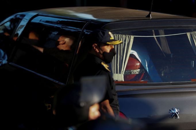 The car carrying the casket of soccer legend Diego Maradona arrives at the cemetery in Buenos Aires, Argentina, November 26, 2020. REUTERS/Agustin Marcarian