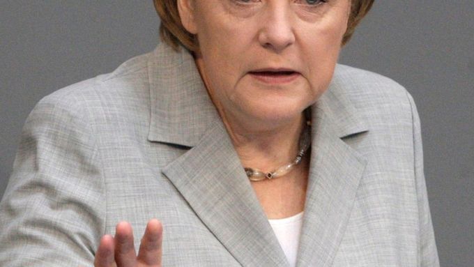 Německá kancléřka Angela Merkelová slibuje, že nešťastný incident v soudní síni projedná s egyptským prezidentem Husní Mubarakem