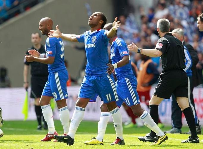 Finále FA Cupu rozhodl Didier Drogba