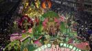 Revellers from the Mangueira samba school participate during the annual carnival parade in Rio de Janeiro's Sambadrome, February 11, 2013. REUTERS/Ricardo Moraes (BRAZIL - Tags: SOCIETY) Published: Úno. 12, 2013, 2:21 dop.