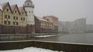 Vepředu opravený starý Königsberg, v pozadí "nový" Kaliningrad.