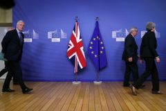 Nastane brexitový chaos? Prohra Mayové spustí řetězec událostí, tohle Británii čeká