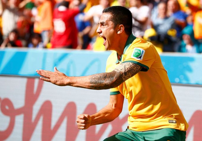 Australia's Tim Cahill celebrates his goal against the Netherlands during their 2014 World Cup Group B soccer match at the Beira Rio stadium in Porto Alegre June 18, 2014