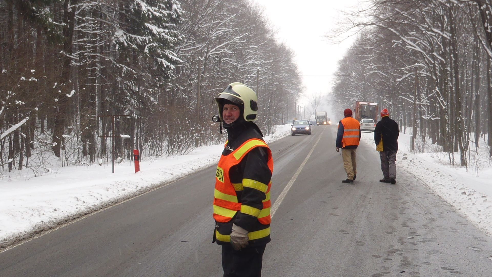 Hasič Vlastimil Kremel z Novojičínska zasahoval během dvaceti let téměř u dvou tisíc výjezdů. Snímky ho zachycují při práci. Nyní je vážně nemocný a přátelé pro něj uspořádali sbírku, aby mu pomohli.