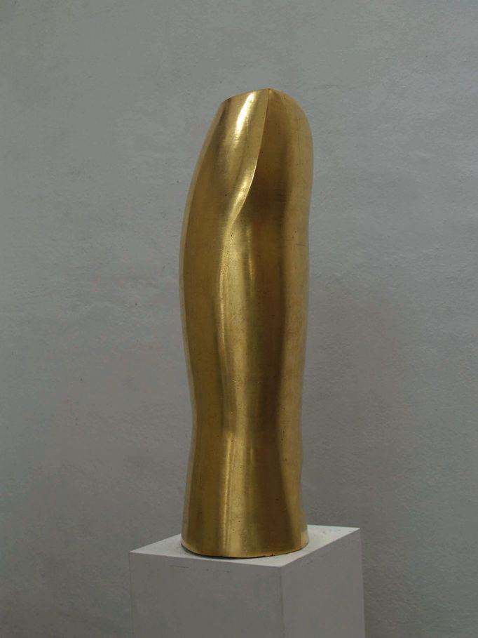 Pýthie, 1999, dřevo, plátkové zlato, v. 80 cm.