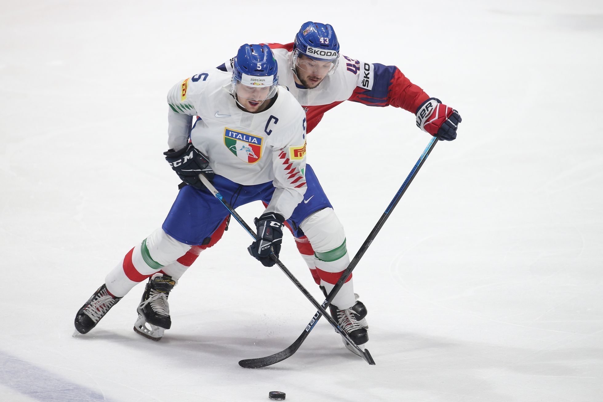 Alex Trivellato a Jan Kovář v zápase Česko - Itálie na MS 2019