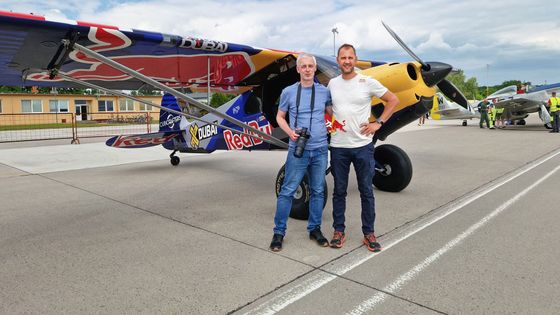 Rána a stojíme. Pilot, který umí přistát na střeše mrakodrapu, nesedá jako do peřin