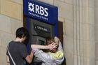 Zestátněná britská banka RBC propustí 30 tisíc lidí