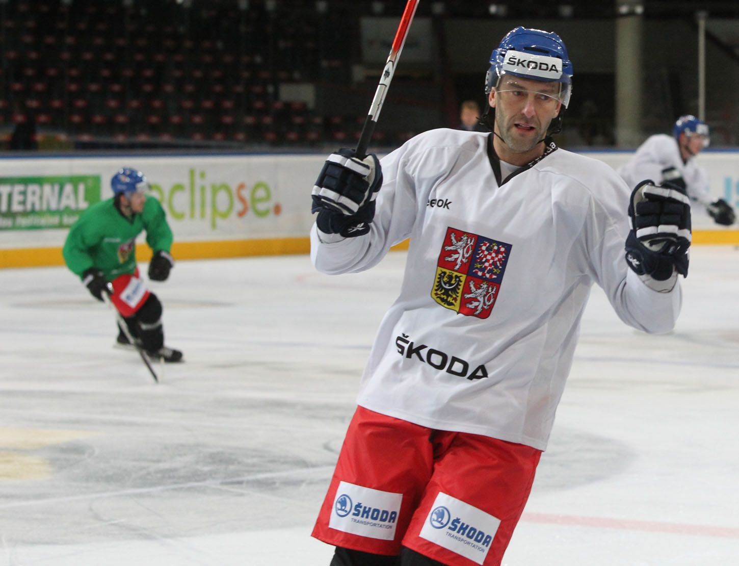 Český hokejový reprezentant Petr Nedvěd při tréninku před Karjala Cupem 2012.