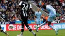 Manchesterský Toure skóruje poprvé v zápase proti Newcastle United