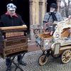 Flašinetáři to roztočili. Začala oprava unikátního kotoče na Letné