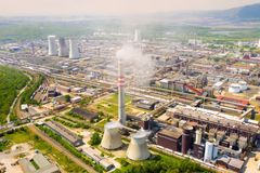 Litvínovská rafinérie obnovila standardní provoz, zastavil ho blackout před měsícem