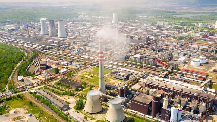 Litvínovská rafinérie obnovila standardní provoz, zastavil ho blackout před měsícem
