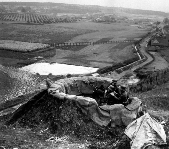 Českoslovenští vojáci v pohraničí v roce 1938.