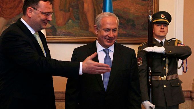 Izraelský premiér Benjamin Netanjahu v Praze s premiérem Nečasem během loňské návštěvy.