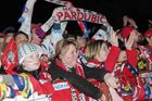 Pardubičtí fanoušci slaví na Pernštýnském náměstí titul