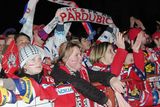 Pardubičtí fanoušci slaví na Pernštýnském náměstí titul