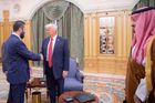 Trump se v Rijádu setkal s novým syrským vůdcem Ahmadem Šarou