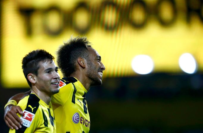 Raphael Guerreiro a Pierre-Emerick Aubameyang