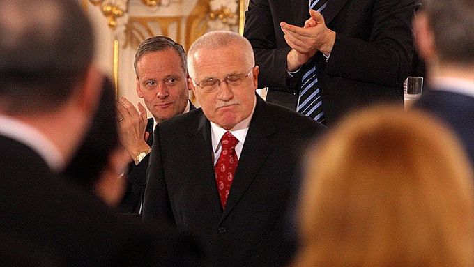 Václav Klaus sklidil při příchodu potlesk ze strany občanských demokratů.