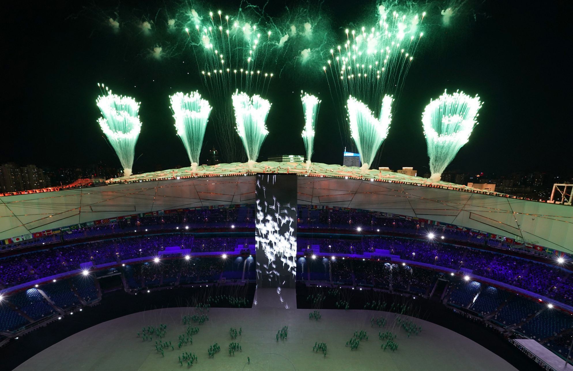 Slavnostní zahájení ZOH 2022 v Pekingu - první ohňostroj