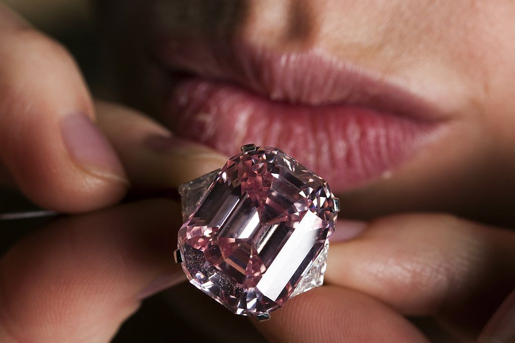 Růžový diamant, který byl vydražen za rekordní sumu