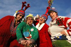 Lidé s ošklivým vánočním svetrem mohou na palubu letadel amerických aerolinek dřív než ostatní